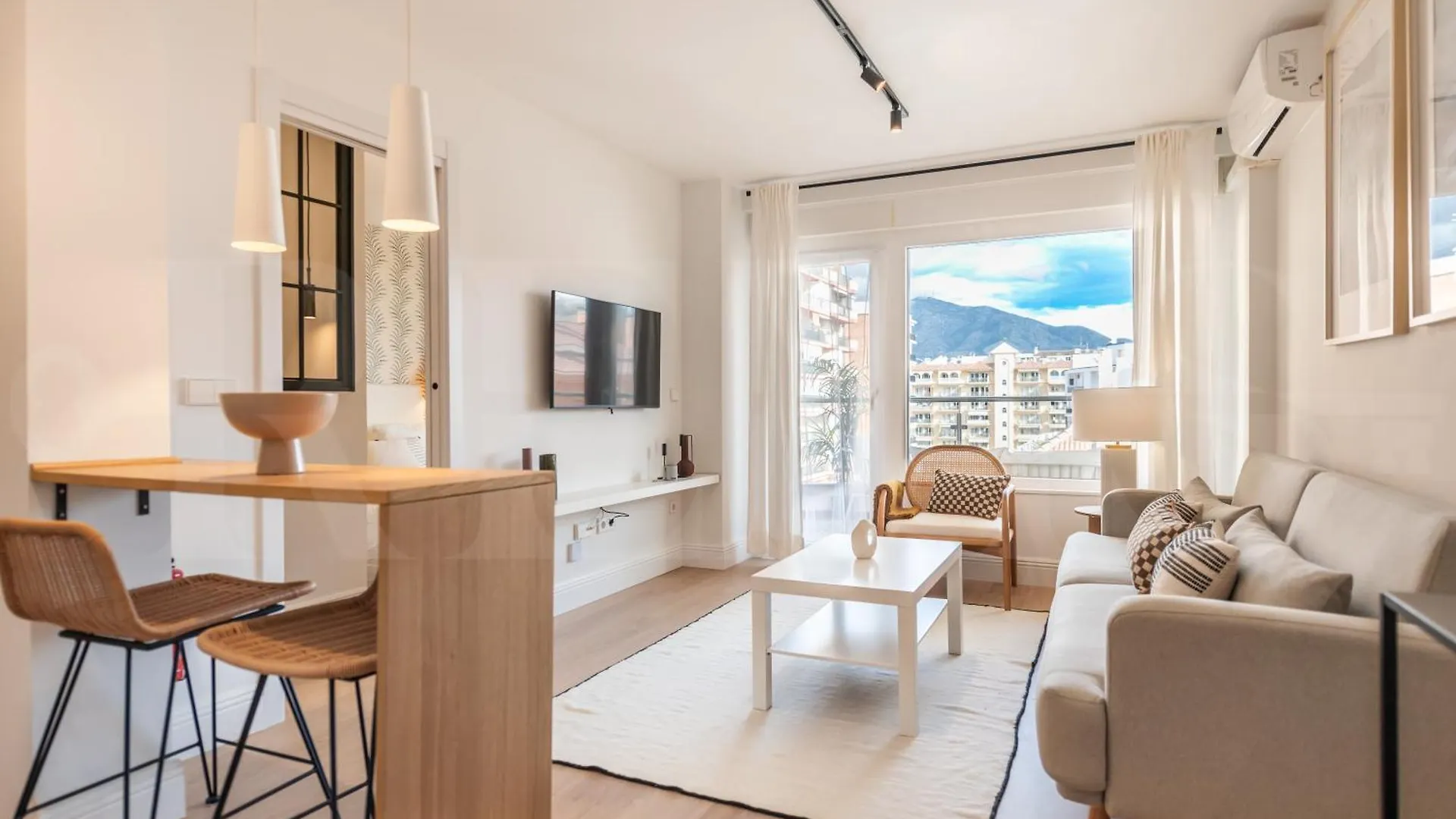 Apartment With Balcony, Close To The Beach By Rems Fuengirola